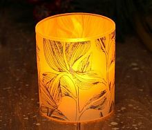 Электронная свеча в стакане "Листья" фото