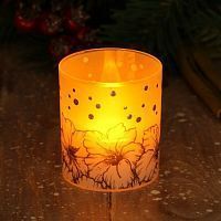 Электронная свеча в стакане "Цветочный узор" фото